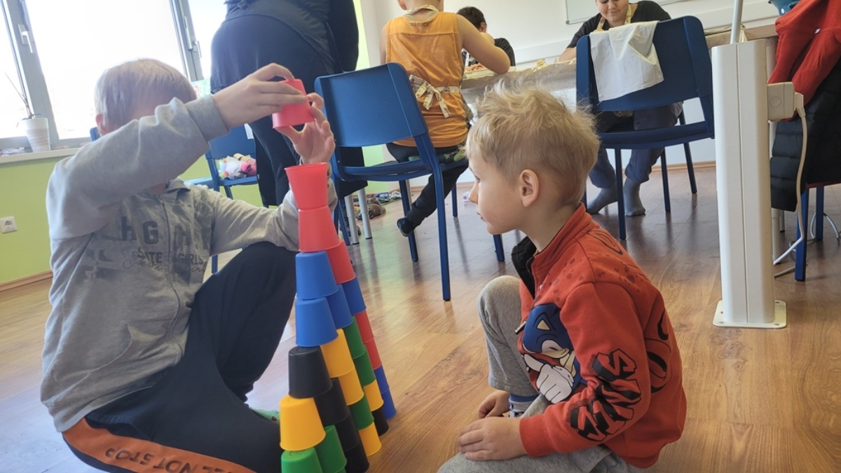 Otroci, igra in občutek »svojega« — tudi daleč od doma 1