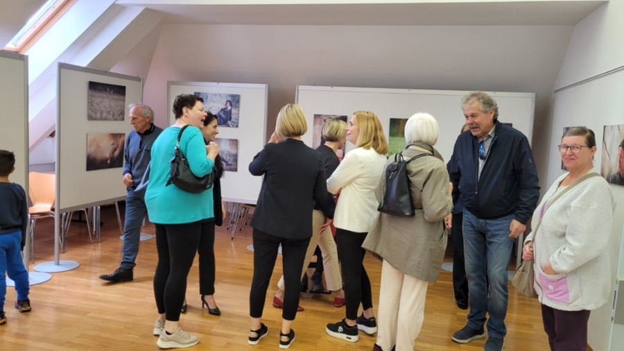 Društvo Ukrajincev v Sloveniji Agora.UA na odprtju fotografske razstave Ivana Tavčarja 1